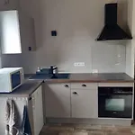 Maisonnette Proche De La *