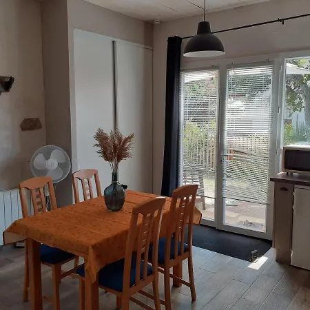 Maisonnette Proche De La