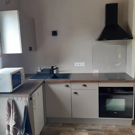 Maisonnette Proche De La *