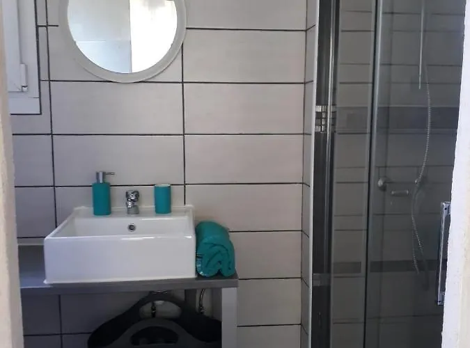 Maisonnette Proche De La *