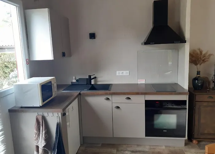 Maisonnette Proche De La *